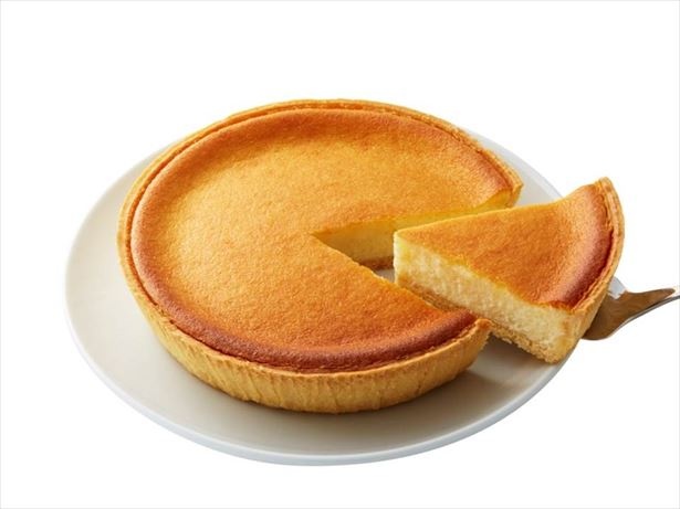 【写真を見る】人気商品のひとつ「デンマーククリームチーズケーキ」