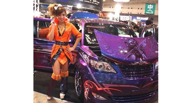 目移り間違いなし！　東京オートサロンで見つけた美女コンパニオン20人
