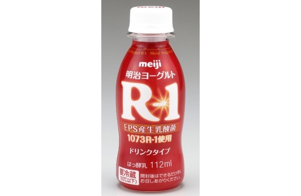 こちらも目をひく真っ赤なボトル。「明治ヨーグルト R-1 ドリンクタイプ」