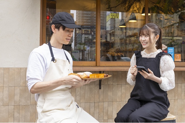「甘いものが好きなので、作っていて楽しいです」と言うシェフに、「素敵！」とゆいなちゃん