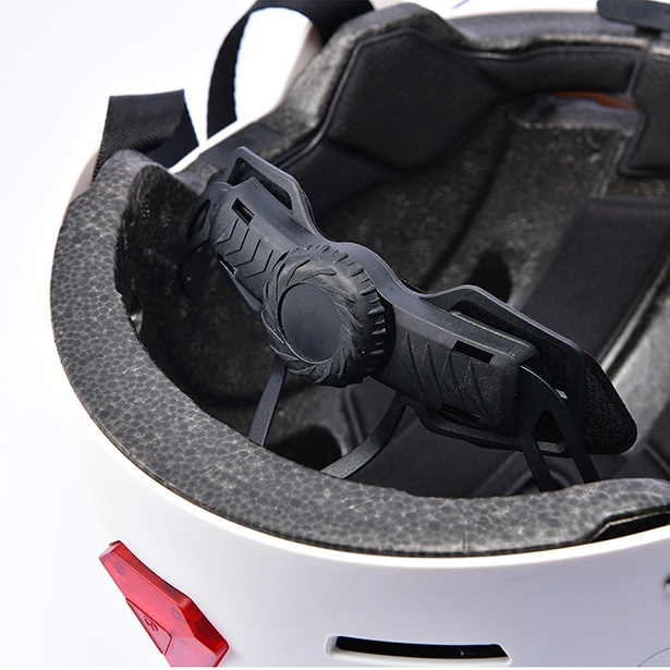 従来のヘルメットとしての強度もしっかり