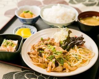 【福岡のうまかもん】天神のど真ん中！レトロな大衆食堂「一膳めし 青木堂」