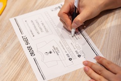 Tシャツには「PEANUTS」のコミックに登場する書体で印字されるのがうれしい！