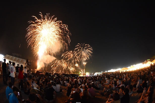 2日間で約1万発の花火が夜空を彩った