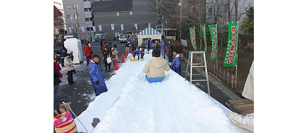 滑り台は上から見ると、けっこうな迫力！
