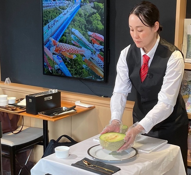 イベントで“メロンコンシェルジュ”を務めた渡辺史歩さん