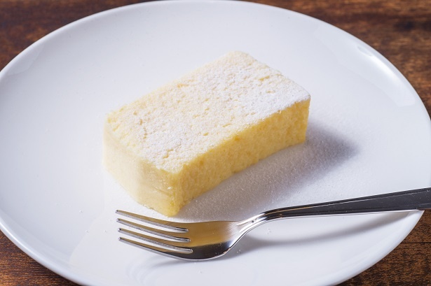 デザートメニューの「濃厚ケーキ」(400円)は、シーズンごとで違う味を用意。写真はホワイトチョコチーズケーキ