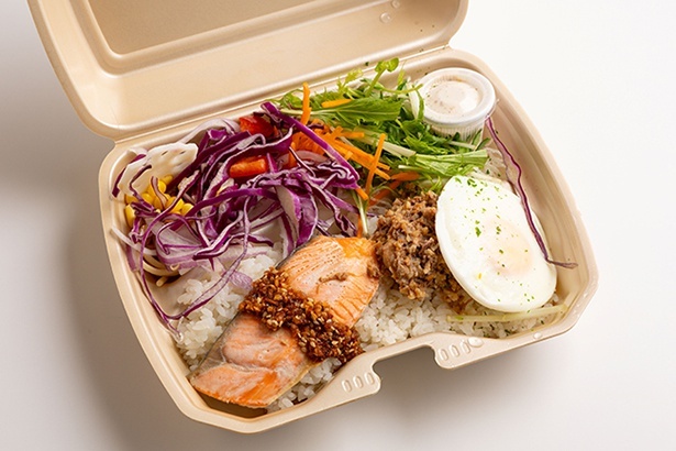 SOMY’S DELI「8種野菜のザクザクゴマ醤油サーモン弁当」