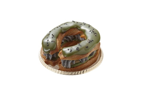 抹茶ゴマ味のホースシュークリーム