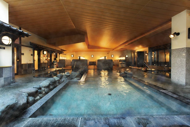 内装がおしゃれな大浴場や炭酸泉では、和の雰囲気が楽しめるのでのんびりくつろげる/神戸ハーバーランド温泉 万葉倶楽部