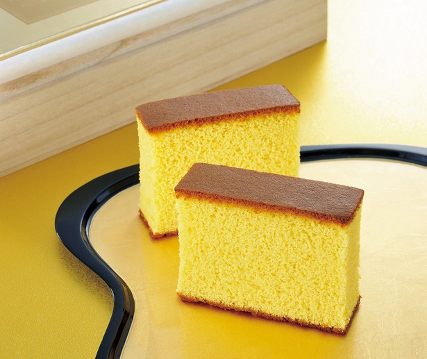 文明堂の「カステラ」(3240円)は桐箱入りで目上の方への贈り物にも最適