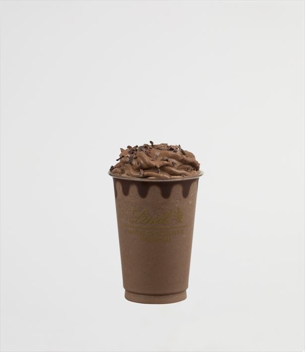 【写真を見る】リンツのドリンク史上、最も本格的なダークチョコレートドリンクの登場