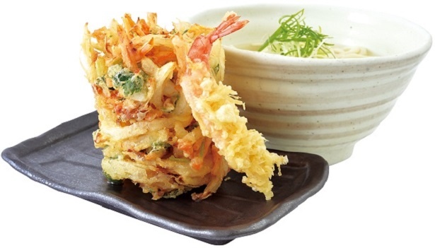 DO-ZOの「タワーかき揚げうどん(1000円)」は高さ12cmのかき揚げタワーを楽しめる一品