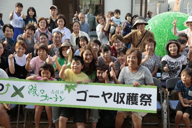熊本・益城町テクノ仮設団地の来場者らと記念撮影！