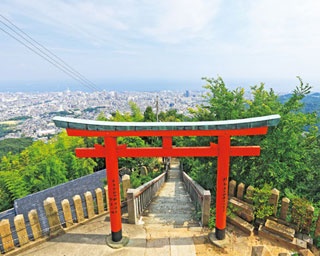 山頂からのオーシャンビューが絶景！「高取神社」の参道ハイク