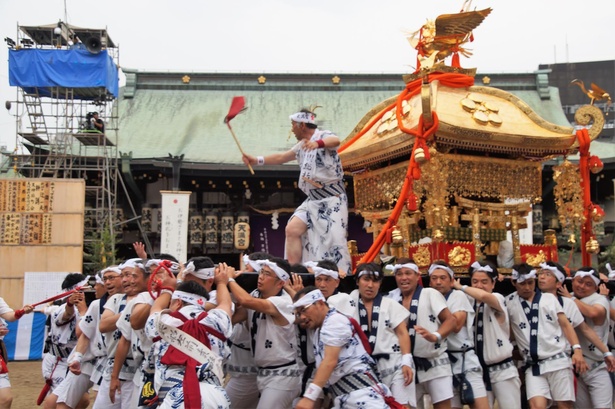 陸渡御を一段と盛り上げる神輿