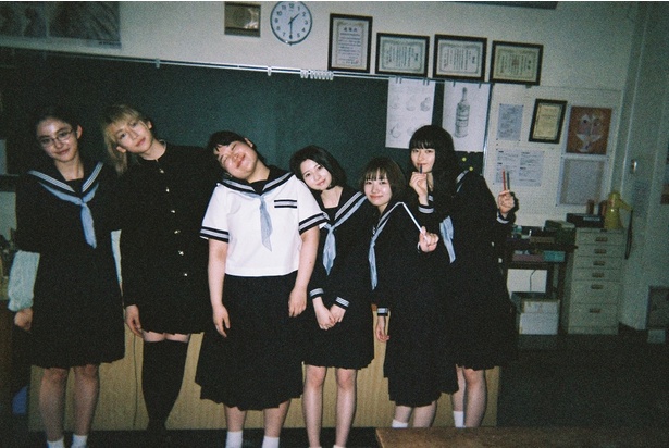 美術部メンバーとの集合写真