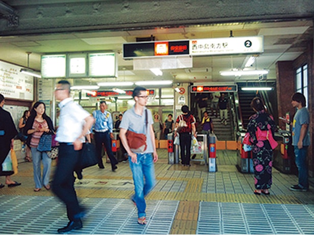 地下鉄の駅には15時30分ごろに到着しよう