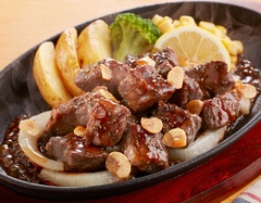 「プライムサイコロステーキプレート」(1300円)