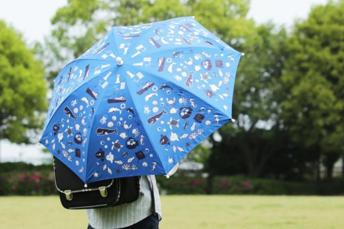 UVカット・遮光率99％以上、雨に濡れるとカラフルになる｢パラソルマジック」。晴れの日は日傘として、雨の日にも活躍！