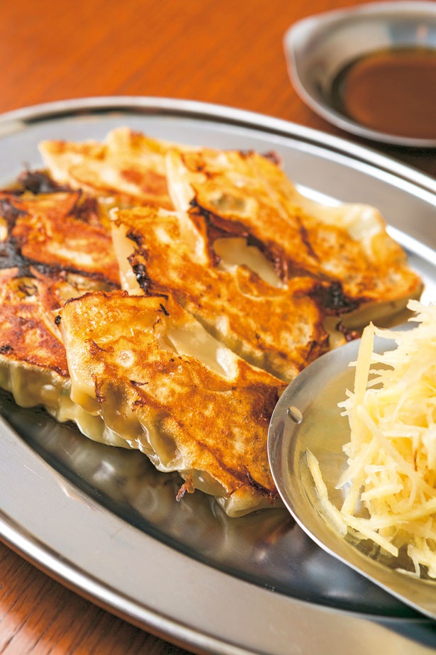 看板メニューの「焼き餃子～しょうがと共に」(6個380円)/初代バタヤ