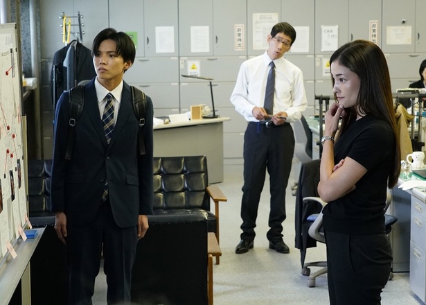 成田凌、吉川愛、小日向文世ら出演ドラマ「降り積もれ孤独な死よ」場面写真