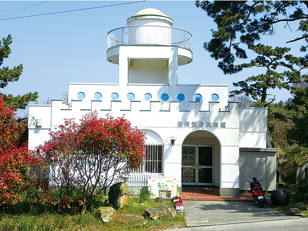 日間賀島資料館は観光案内所も併設している
