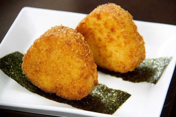 米の美味しさを味わってほしいと、白米のみのライスコロッケも