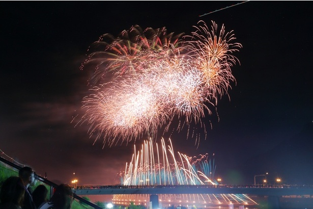 「ぎふ長良川花火大会」は、2024年8月10日(土)に岐阜県岐阜市の長良川河畔で開催される