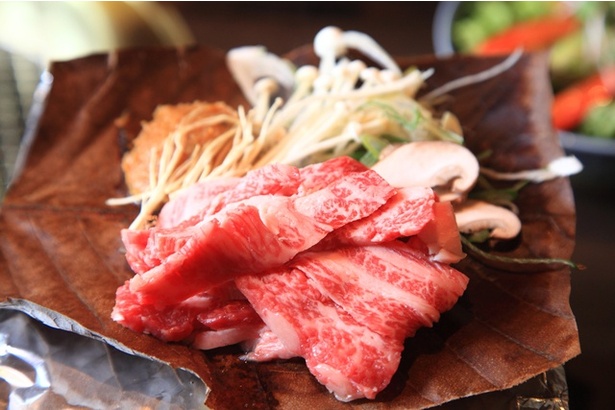 岐阜名物の飛騨牛の朴葉味噌焼き