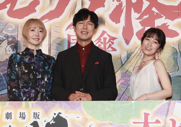 花澤香菜、神谷浩史、黒沢ともよ(写真左から)