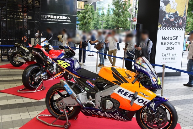 会場には10台のバイクが展示