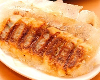 博多駅直結！素材にこだわった餃子が自慢の「博多一口餃子 ヤオマン」