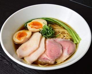 【大阪】力強い鶏のスープに細麺が絡む！「麺や 福はら」の鶏そば
