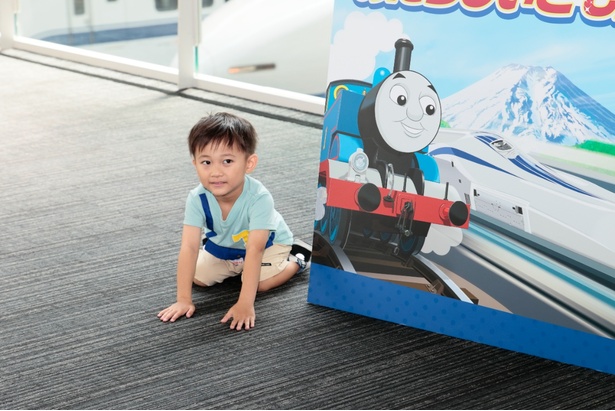 「トーマスと同じポーズにしたい！」と蒼葉くん