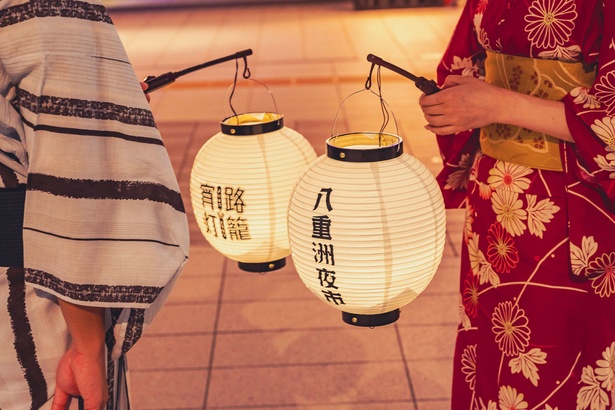 手持ち提灯がさらに八重洲夜市を盛り上げる