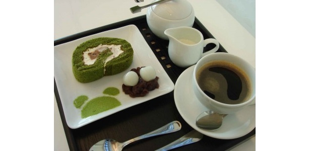 小倉抹茶ロールケーキのセット1260円