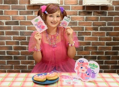 ワクワク感を出すために、キラキラのシュガーパウダーを“自分でかける”というギミックを取り入れたのもこだわった部分なのだとか