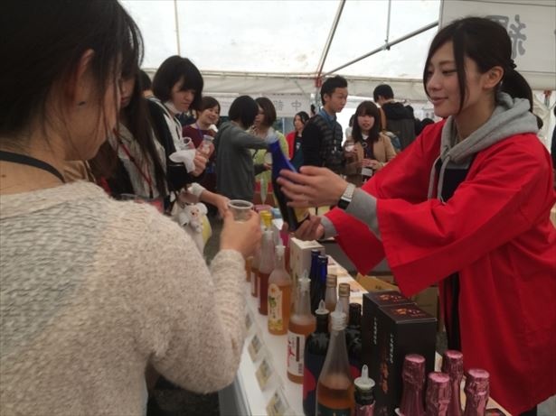 【写真を見る】日本全国の酒蔵がつくる「梅酒」を飲み比べできる人気イベント
