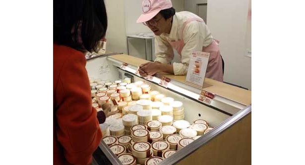 やはり王道の人気。「花畑牧場カフェ」（北海道）では生キャラメルも