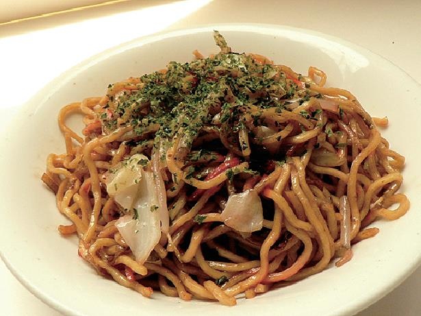 「喰い道楽 すみよし」ではご当地グルメ「那珂湊焼きそば」(486円)を食べてみよう