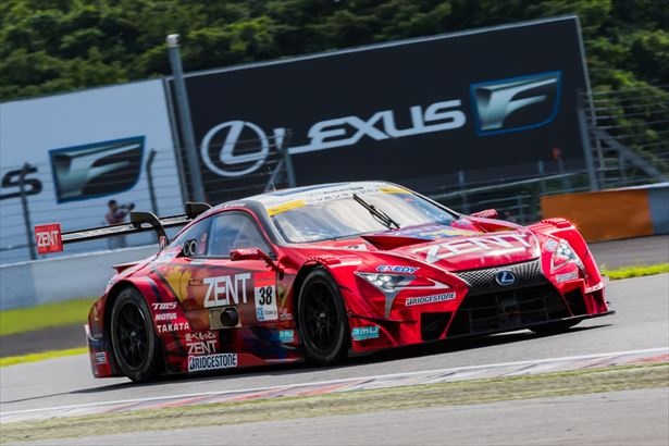 レクサスコーナーを抜けるZENT CERUMO LC500