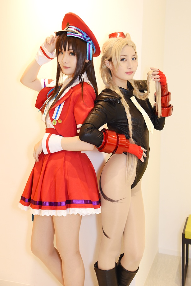 「アイドルマスター シンデレラガールズ」の渋谷凛(左：Sasyaさん)と、「ストリートファイター」シリーズのキャミィ(右：愛佳さん)