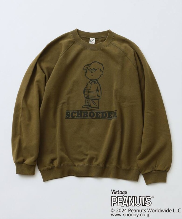 「PEANUTS×SPORTS WEAR by relume 別注 クルーネックスウェット(カーキ)」(1万2100円)