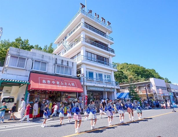 保育園に通うキッズから小中学生までが、練習してきたかわいいダンスを披露