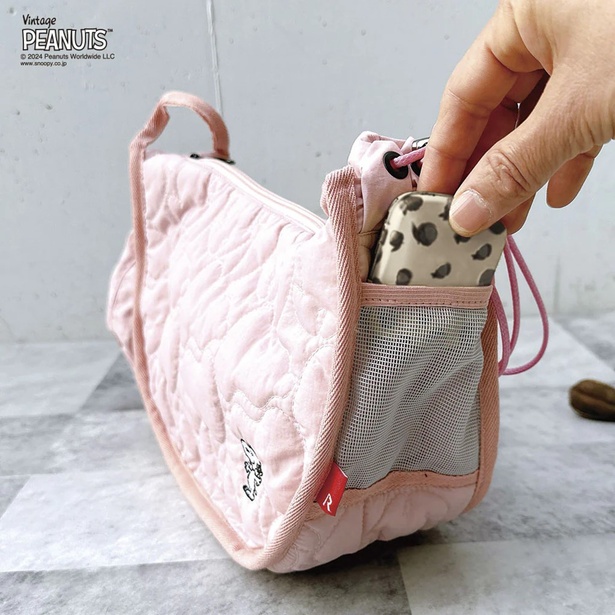 サイドのメッシュポケットは、除菌スプレーやリップなど迷子になりがちな小物の収納にぴったり