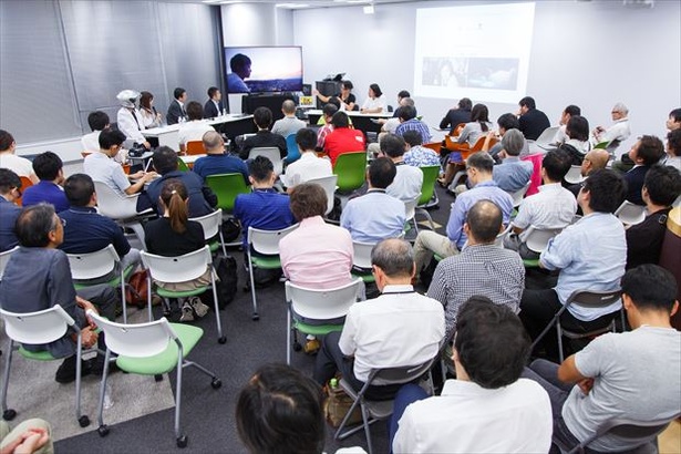会場は満員。来場者は真剣に8Kの話に耳を傾けていた