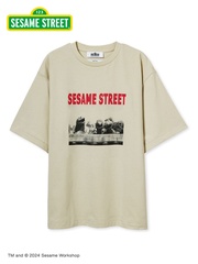 「SESAME STREET キャラクターフォトTシャツ(ベージュ)」