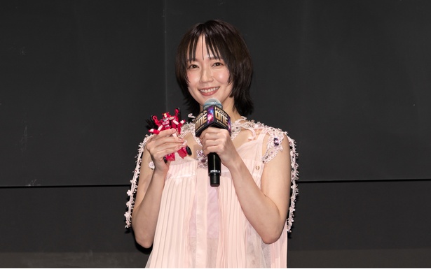 【写真を見る】勉強熱心な吉岡里帆、本作のために“吹替え漬けの日々”