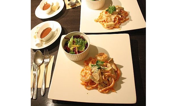パスタもサラダもきれい